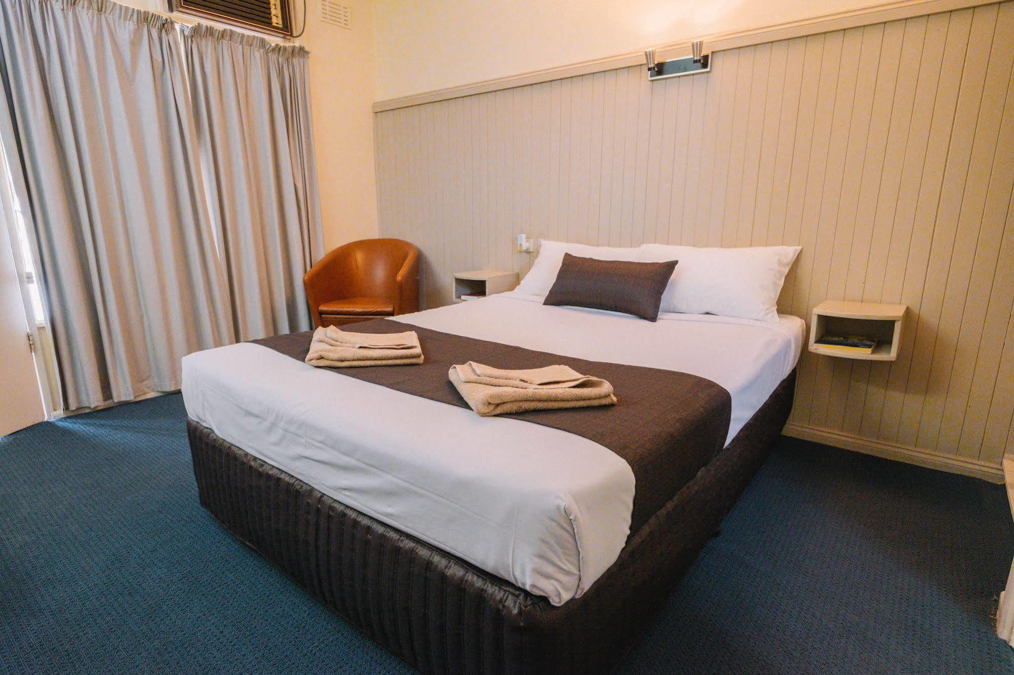 Stawell'S London Motor Inn Екстериор снимка