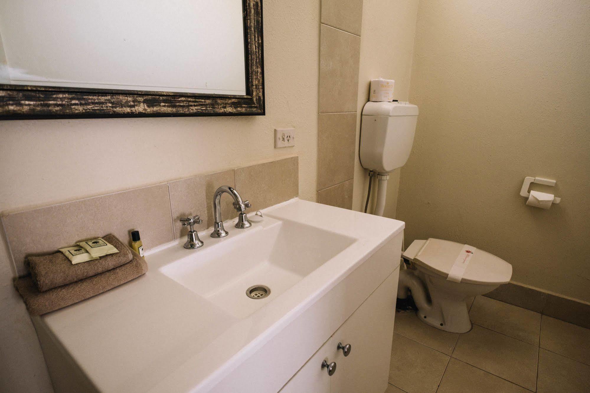 Stawell'S London Motor Inn Екстериор снимка
