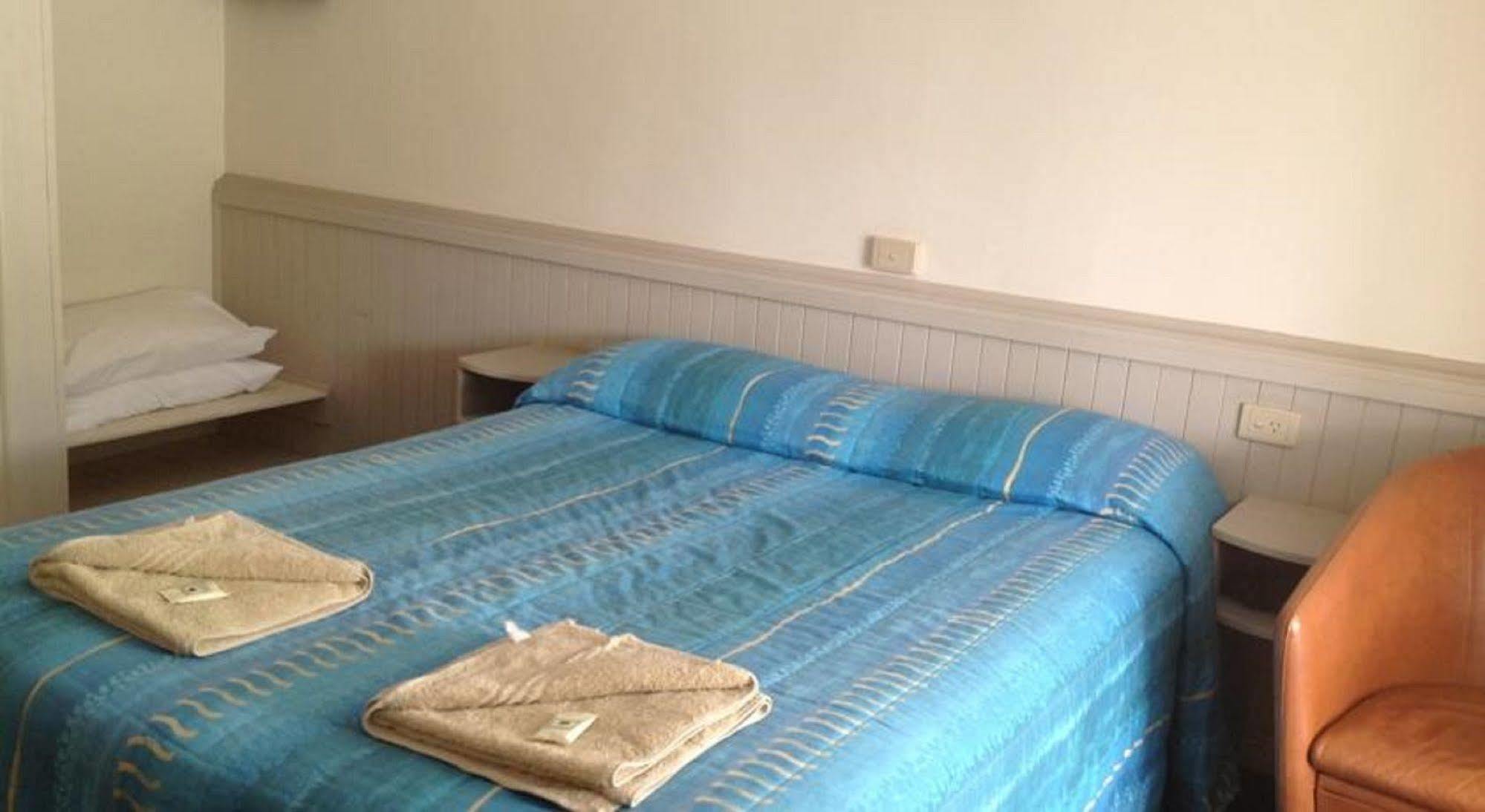 Stawell'S London Motor Inn Екстериор снимка