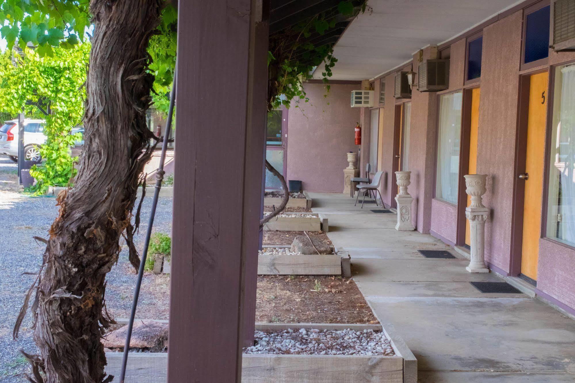 Stawell'S London Motor Inn Екстериор снимка